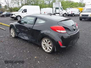 2012 Hyundai Veloster w/Gray Int z VIN KMHTC6AD0CU080630, wystawiony jako IAAI lot #42191015 z przebiegiem 48 405 mil mil oraz . Historia ofert i sprzedaży dostępna na DreamBid. Obrazek 3.