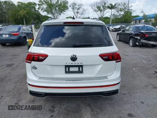 2024 Volkswagen Tiguan SE R-Line Black z VIN 3VVCB7AX1RM037369, wystawiony jako IAAI lot #41911287 z przebiegiem 16 458 mil mil oraz . Historia ofert i sprzedaży dostępna na DreamBid. Obrazek 16.