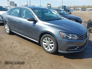 2018 Volkswagen Passat S z VIN 1VWAA7A35JC031938, wystawiony jako IAAI lot #42001015 z przebiegiem 109 450 mil mil oraz . Historia ofert i sprzedaży dostępna na DreamBid. Obrazek 1.