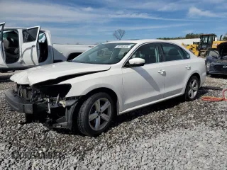 2013 Volkswagen Passat SE w/Sunroof with VIN 1VWBP7A32DC037297, listed as a Copart auction lot 49796335 with 137,256 mi miles and Salvage Title. Bid and sale history available at carsss.com. Image 1.