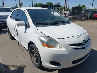 2008 Toyota Yaris z VIN JTDBT923X84023902, wystawiony jako IAAI lot #42327358 z przebiegiem 321 696 mil mil oraz . Historia ofert i sprzedaży dostępna na DreamBid. Obrazek 1.