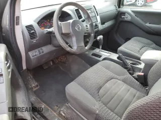 2009 Nissan Frontier SE z VIN 1N6AD06W99C404752, wystawiony jako Copart lot #47679765 z przebiegiem 113 285 mil mil oraz Szkoda całkowita • Salvage title. Historia ofert i sprzedaży dostępna na DreamBid. Obrazek 8.