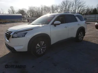 2022 Nissan Pathfinder SL z VIN 5N1DR3CA0NC202965, wystawiony jako Copart lot #52226235 z przebiegiem Nie podano mil oraz Szkoda całkowita • Salvage title. Historia ofert i sprzedaży dostępna na DreamBid. Obrazek 1.
