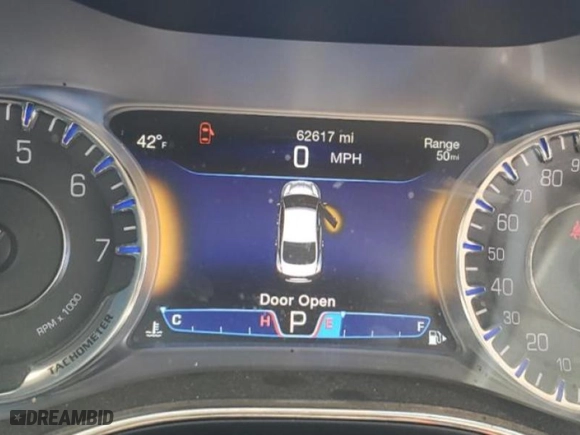 2015 Chrysler 200 C with VIN 1C3CCCCB0FN560538, listed as a Copart auction lot 45166515 with 62,617 mi miles and Salvage Title. Bid and sale history available at carsss.com. Image 9.