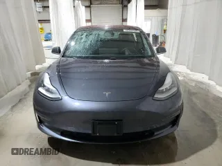 2018 Tesla Model 3 Long Range Battery z VIN 5YJ3E1EB2JF087126, wystawiony jako Copart lot #58263125 z przebiegiem 39 825 mil mil oraz Szkoda całkowita • Salvage title. Historia ofert i sprzedaży dostępna na DreamBid. Obrazek 5.