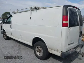 2005 GMC Savana Cargo Van Y3H Paratransit with VIN 1GTHG39U051102857, listed as a IAAI auction lot 41667124 with 549,231 mi miles. Bid and sale history available at carsss.com. Image 3.