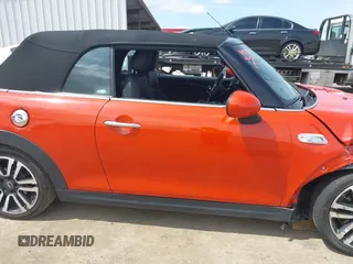 2019 MINI Convertible Cooper S with VIN WMWWG9C58K3E40700, listed as a IAAI auction lot 41985685 with 29,128 mi miles. Bid and sale history available at carsss.com. Image 13.