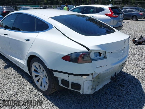 2016 Tesla Model S 90D z VIN 5YJSA1E29GF160332, wystawiony jako IAAI lot #42593749 z przebiegiem 92 702 mil mil oraz . Historia ofert i sprzedaży dostępna na DreamBid. Obrazek 6.