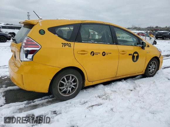 2015 Toyota Prius Two with VIN JTDZN3EU1FJ021383, listed as a Copart auction lot 45040275 with 264,757 mi miles and Clean title. Bid and sale history available at DreamBid. Image 3.