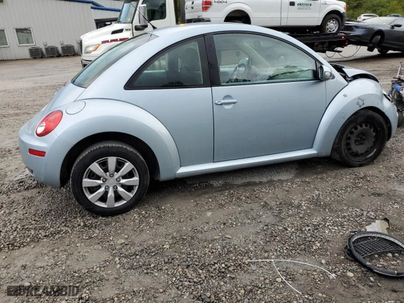 2010 Volkswagen New Beetle Coupe with VIN 3VWPW3AGXAM013425, listed as a Copart auction lot 72178824 with 119,252 mi miles and Salvage Title. Bid and sale history available at carsss.com. Image 3.