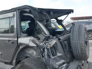 2018 Jeep Wrangler Unlimited Sahara z VIN 1C4HJXEG5JW194523, wystawiony jako IAAI lot #42056557 z przebiegiem 71 141 mil mil oraz . Historia ofert i sprzedaży dostępna na DreamBid. Obrazek 18.