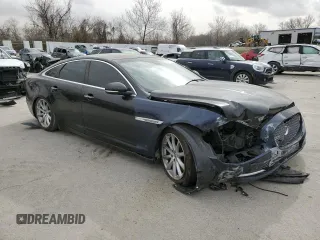 2013 Jaguar XJ z VIN SAJWJ1CD5D8V53294, wystawiony jako Copart lot #49711445 z przebiegiem 100 675 mil mil oraz Szkoda całkowita • Salvage title. Historia ofert i sprzedaży dostępna na DreamBid. Obrazek 4.