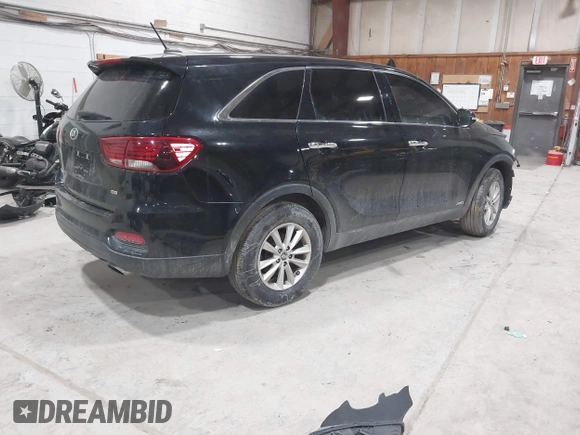 2019 Kia Sorento LX with VIN 5XYPGDA3XKG560440, listed as a IAAI auction lot 41502771 with 114,415 mi miles. Bid and sale history available at carsss.com. Image 4.