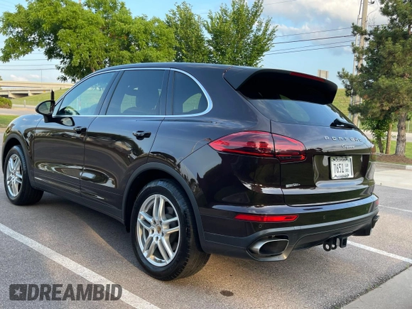 2016 Porsche Cayenne z VIN WP1AA2A28GKA36464, wystawiony jako Copart lot #58605725 z przebiegiem 123 459 mil mil oraz Czysty tytuł • Clean title. Historia ofert i sprzedaży dostępna na DreamBid. Obrazek 3.