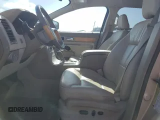 2007 Lincoln MKX z VIN 2LMDU68C97BJ06964, wystawiony jako Copart lot #55771815 z przebiegiem 89 271 mil mil oraz Szkoda całkowita • Salvage title. Historia ofert i sprzedaży dostępna na DreamBid. Obrazek 7.