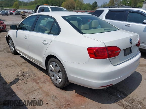 2013 Volkswagen Jetta SE with VIN 3VWDP7AJ2DM368385, listed as a IAAI auction lot 42144936 with 105,621 mi miles and . Bid and sale history available at DreamBid. Image 3.