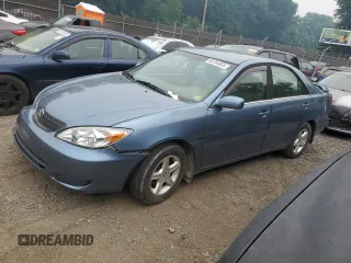 2002 Toyota Camry LE z VIN 4T1BE32K82U635971, wystawiony jako Copart lot #60784855 z przebiegiem Nie podano mil oraz Szkoda całkowita • Salvage title. Historia ofert i sprzedaży dostępna na DreamBid. Obrazek 1.