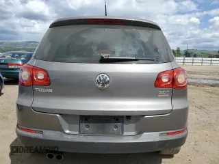 2011 Volkswagen Tiguan S z VIN WVGAV7AX9BW511129, wystawiony jako Copart lot #51907435 z przebiegiem 134 383 mil mil oraz Czysty tytuł • Clean title. Historia ofert i sprzedaży dostępna na DreamBid. Obrazek 6.