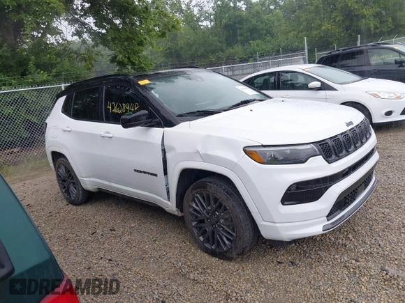 2023 Jeep Compass (RED) Edition z VIN 3C4NJDCN0PT524005, wystawiony jako IAAI lot #42628948 z przebiegiem 34 737 mil mil oraz . Historia ofert i sprzedaży dostępna na DreamBid. Obrazek 13.