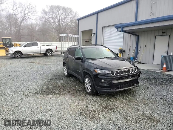 2024 Jeep Compass Latitude Lux with VIN 3C4NJDFN4RT583671, listed as a Copart auction lot 43194835 with 20,124 mi miles and Salvage title. Bid and sale history available at DreamBid. Image 12.