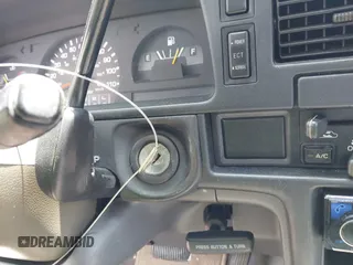 1992 Toyota Pickup z VIN JT4VN93D6N5027403, wystawiony jako IAAI lot #42402045 z przebiegiem 300 586 mil mil oraz . Historia ofert i sprzedaży dostępna na DreamBid. Obrazek 11.