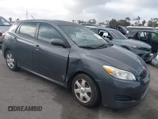 2009 Toyota Matrix z VIN 2T1KU40E89C004526, wystawiony jako IAAI lot #42238686 z przebiegiem 110 181 mil mil oraz . Historia ofert i sprzedaży dostępna na DreamBid. Obrazek 1.