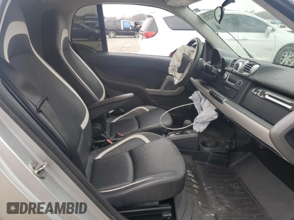 2015 Smart fortwo Passion z VIN WMEEJ3BA9FK791881, wystawiony jako Copart lot #43876595 z przebiegiem 56 699 mil mil oraz Szkody całkowita. Historia ofert i sprzedaży dostępna na DreamBid. Obrazek 10.
