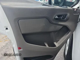 2020 Ford Transit z VIN 1FTBR1YG6LKA32420, wystawiony jako IAAI lot #42786972 z przebiegiem 45 104 mil mil oraz . Historia ofert i sprzedaży dostępna na DreamBid. Obrazek 9.