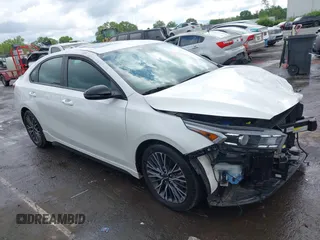 2023 Kia Forte GT-Line z VIN 3KPF54AD5PE583428, wystawiony jako IAAI lot #42016122 z przebiegiem 16 589 mil mil oraz . Historia ofert i sprzedaży dostępna na DreamBid. Obrazek 13.