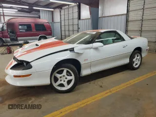 1997 Chevrolet Camaro Z28 z VIN 2G1FP22P8V2143319, wystawiony jako Copart lot #51995245 z przebiegiem Nie podano mil oraz Szkoda całkowita • Salvage title. Historia ofert i sprzedaży dostępna na DreamBid. Obrazek 1.