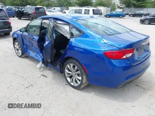 2015 Chrysler 200 S z VIN 1C3CCCBB7FN737149, wystawiony jako IAAI lot #42210692 z przebiegiem 83 214 mil mil oraz . Historia ofert i sprzedaży dostępna na DreamBid. Obrazek 3.
