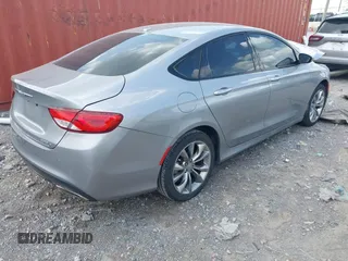 2015 Chrysler 200 S z VIN 1C3CCCBB5FN591009, wystawiony jako IAAI lot #42092195 z przebiegiem 75 943 mil mil oraz . Historia ofert i sprzedaży dostępna na DreamBid. Obrazek 4.