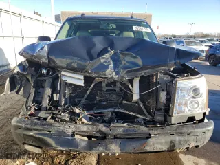 2004 Cadillac Escalade with VIN 1GYEK63N44R247737, listed as a Copart auction lot 86398794 with 233,113 mi miles and Salvage Title. Bid and sale history available at carsss.com. Image 5.