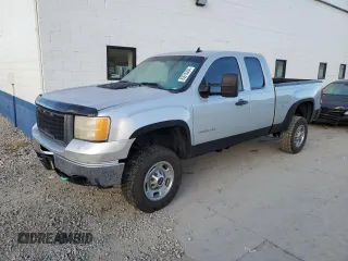 2011 GMC Sierra 2500HD Work Truck z VIN 1GT22ZCG1BZ362840, wystawiony jako Copart lot #83610494 z przebiegiem 226 482 mil mil oraz Szkoda całkowita • Salvage title. Historia ofert i sprzedaży dostępna na DreamBid. Obrazek 1.