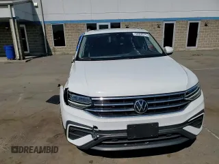 2024 Volkswagen Tiguan SE z VIN 3VVMB7AXXRM073047, wystawiony jako Copart lot #58958515 z przebiegiem 23 180 mil mil oraz Szkoda całkowita • Salvage title. Historia ofert i sprzedaży dostępna na DreamBid. Obrazek 14.