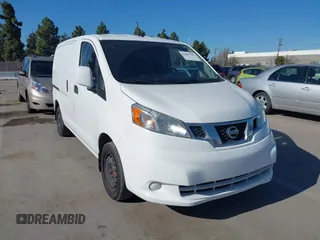 2015 Nissan NV200 S z VIN 3N6CM0KN0FK730628, wystawiony jako IAAI lot #41685703 z przebiegiem 152 807 mil mil oraz . Historia ofert i sprzedaży dostępna na DreamBid. Obrazek 1.