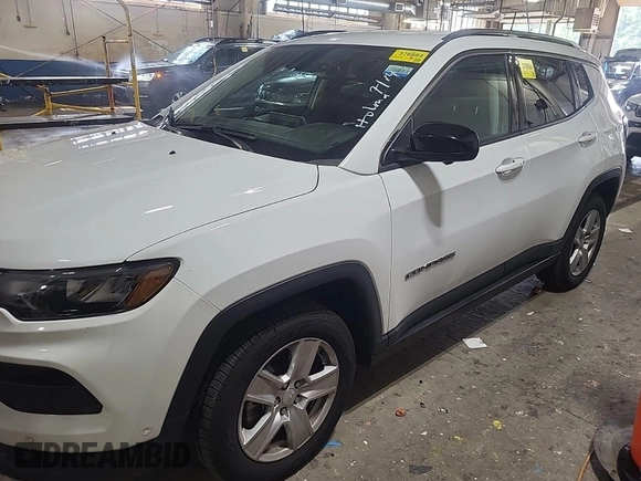 2022 Jeep Compass Latitude z VIN 3C4NJDBB2NT205936, wystawiony jako IAAI lot #42885857 z przebiegiem 39 157 mil mil oraz . Historia ofert i sprzedaży dostępna na DreamBid. Obrazek 28.