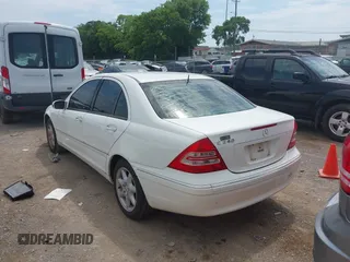 2002 Mercedes-Benz C 230/260/280/320 z VIN WDBRF61J62E008897, wystawiony jako IAAI lot #42598695 z przebiegiem Nie podano mil oraz . Historia ofert i sprzedaży dostępna na DreamBid. Obrazek 3.