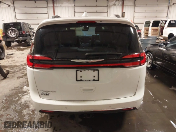 2021 Chrysler Pacifica Touring L with VIN 2C4RC1BG3MR504293, listed as a IAAI auction lot 41728608 with 70,487 mi miles and . Bid and sale history available at DreamBid. Image 16.