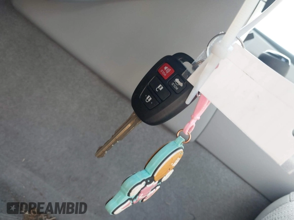 2017 Toyota Camry XLE z VIN 4T1BF1FK8HU376791, wystawiony jako IAAI lot #42114379 z przebiegiem 54 319 mil mil oraz . Historia ofert i sprzedaży dostępna na DreamBid. Obrazek 11.