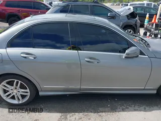 2013 Mercedes-Benz C 300 Sport с VIN WDDGF8AB2DR242498, выставлен на аукционе IAAI как лот 42588574 с пробегом 143 898 миль миль и . История ставок и продаж доступна на DreamBid. Изображение 13.