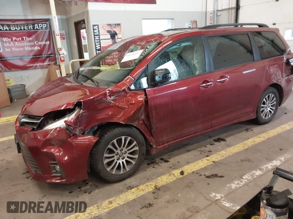2018 Toyota Sienna XLE Auto Access Seat with VIN 5TDYZ3DC8JS935926, listed as a IAAI auction lot 41630567 with 105,224 mi miles. Bid and sale history available at carsss.com. Image 17.