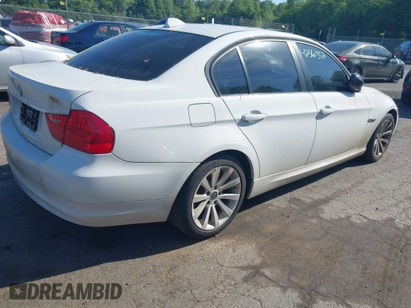 2011 BMW 3 Series 328i xDrive z VIN WBAPK5C57BA654470, wystawiony jako IAAI lot #42361357 z przebiegiem 124 205 mil mil oraz . Historia ofert i sprzedaży dostępna na DreamBid. Obrazek 4.