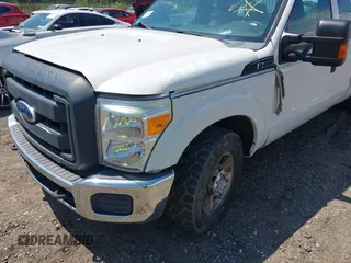2015 Ford F-250 XLT z VIN 1FT7X2A6XFEB14897, wystawiony jako IAAI lot #42218738 z przebiegiem Nie podano mil oraz . Historia ofert i sprzedaży dostępna na DreamBid. Obrazek 6.