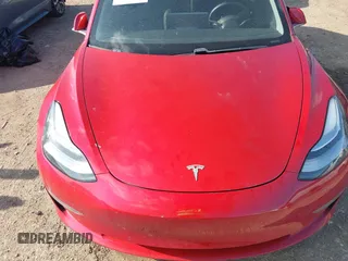 2020 Tesla Model 3 Standard Range Plus z VIN 5YJ3E1EA0LF611657, wystawiony jako IAAI lot #42046234 z przebiegiem 122 557 mil mil oraz . Historia ofert i sprzedaży dostępna na DreamBid. Obrazek 10.