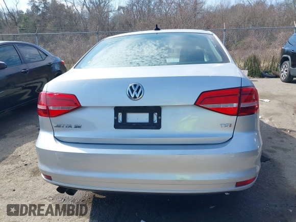 2015 Volkswagen Jetta SE with VIN 3VWD07AJ3FM242267, listed as a IAAI auction lot 41500978 with Not provided miles and . Bid and sale history available at DreamBid. Image 16.
