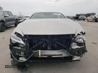 2024 Lexus LS 500 z VIN JTHD51FF8R5020127, wystawiony jako Copart lot #57173835 z przebiegiem 5 020 mil mil oraz Szkoda całkowita • Salvage title. Historia ofert i sprzedaży dostępna na DreamBid. Obrazek 5.