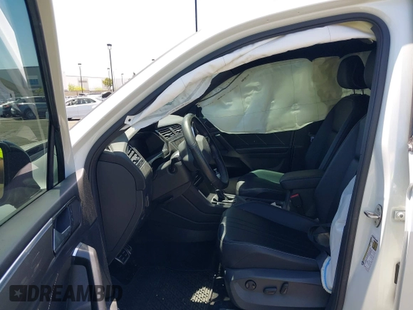 2022 Volkswagen Tiguan SE R-Line Black with VIN 3VVCB7AX3NM073218, listed as a IAAI auction lot 42254388 with 31,998 mi miles and . Bid and sale history available at DreamBid. Image 5.