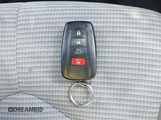 2020 Toyota Highlander LE with VIN 5TDBZRBH0LS045947, listed as a IAAI auction lot 41489923 with 81,946 mi miles and . Bid and sale history available at DreamBid. Image 11.
