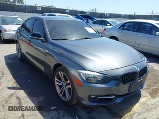 2015 BMW 3 Series 328i z VIN WBA3C1C52FK121740, wystawiony jako IAAI lot #41967081 z przebiegiem 97 367 mil mil oraz . Historia ofert i sprzedaży dostępna na DreamBid. Obrazek 1.